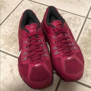 Nike women’s Air Max 2013 run size 8